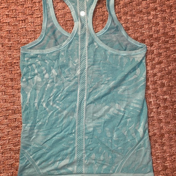 Run Swiftly Tank - Picture 2 of 3